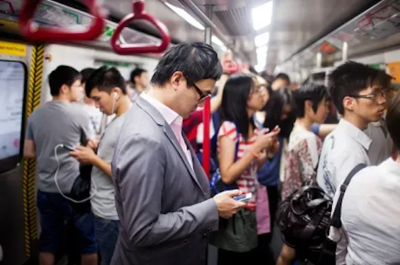 Do not talk on the phone while travelling by train or metros japan