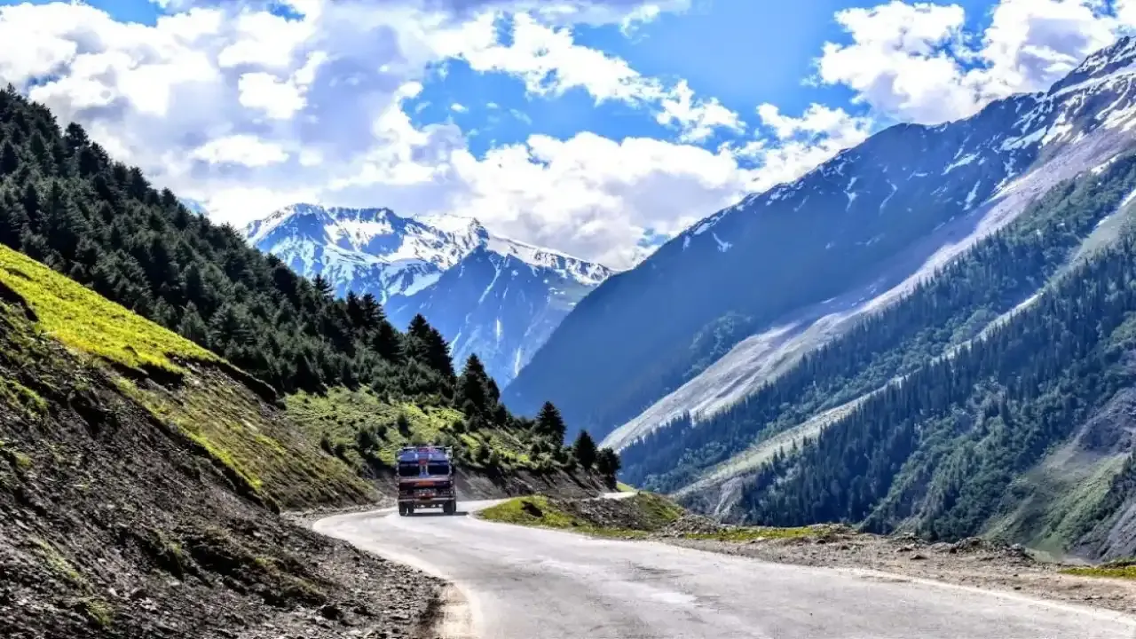 How to Reach Gulmarg