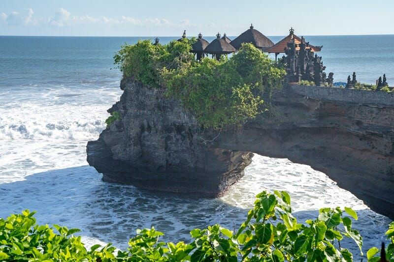 Batu-Bolong-Temple-near-Canggu-in-Bali-Indonesia.jpg