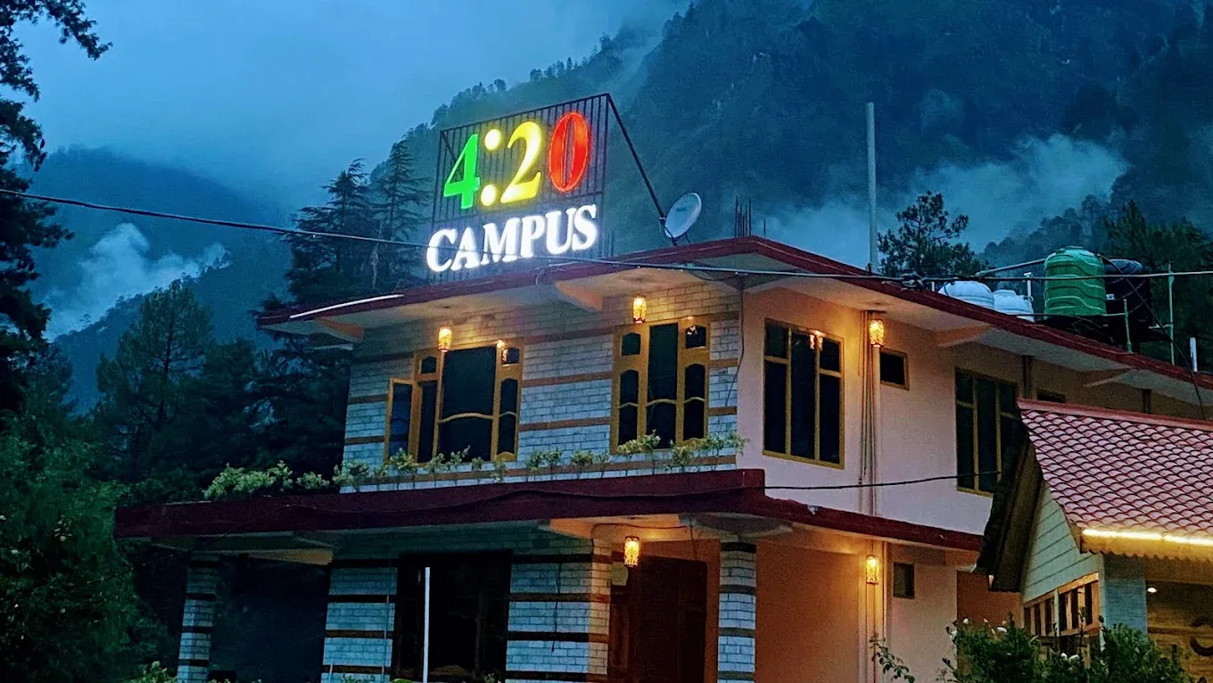 Cafe 4:20 at kasol