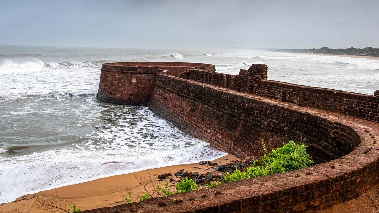Candolim Beach and Fort Aguada.webp