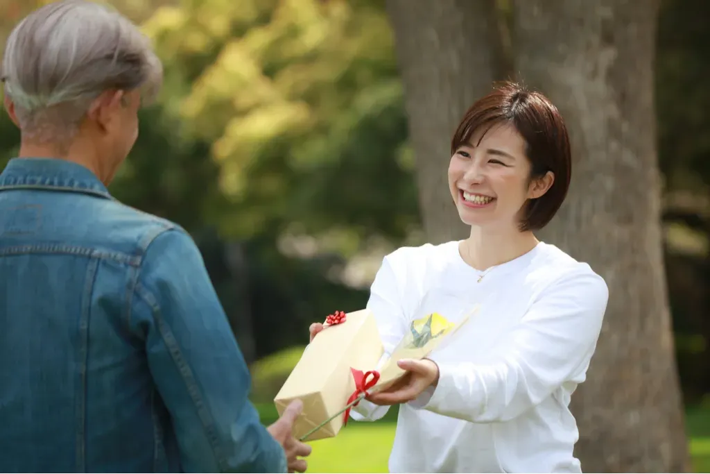 Do not give or receive things with one hand.