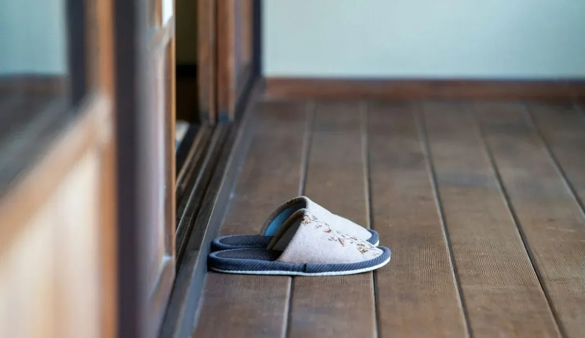 Do remove shoes in homes and traditional venues south korea