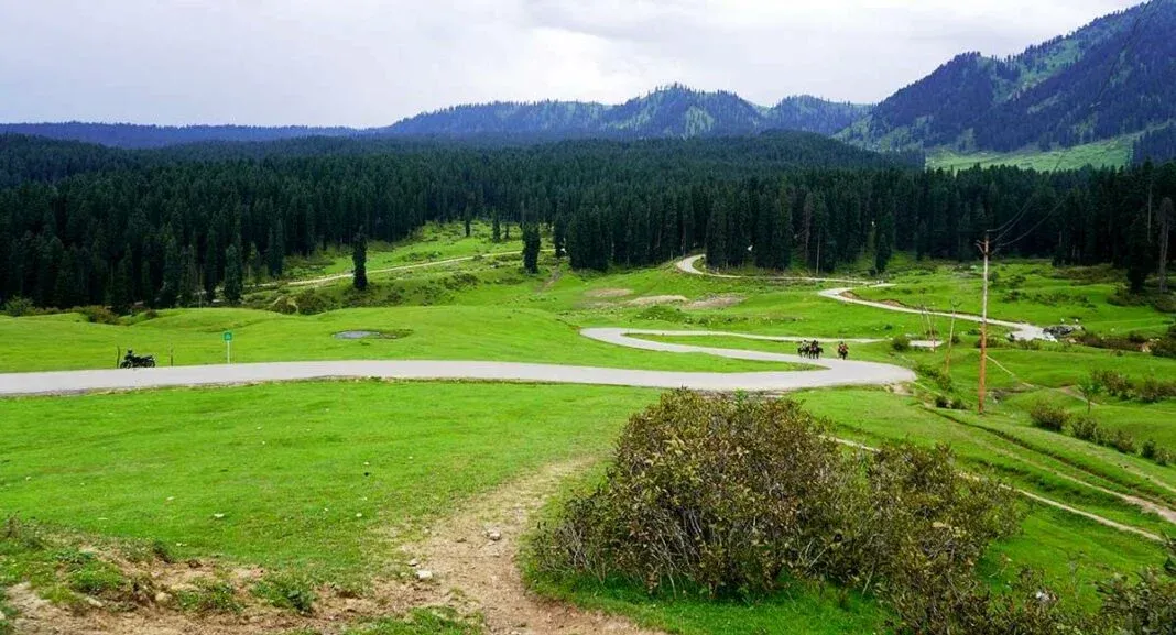 Doodhpathri – A Peaceful Meadow Escape in 2026.webp