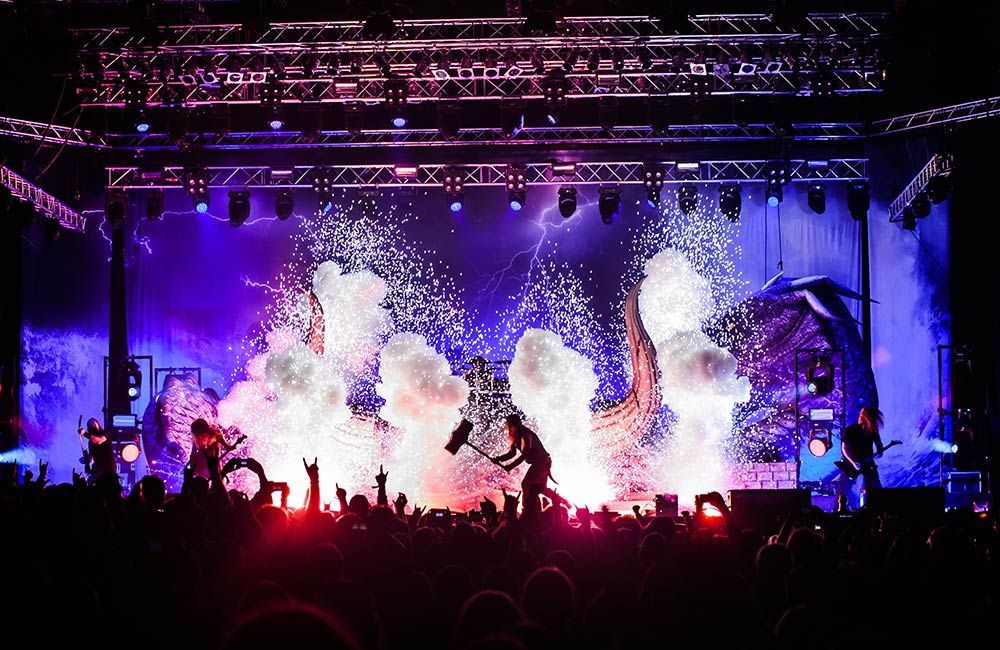  Nightlife and Live Music Scene