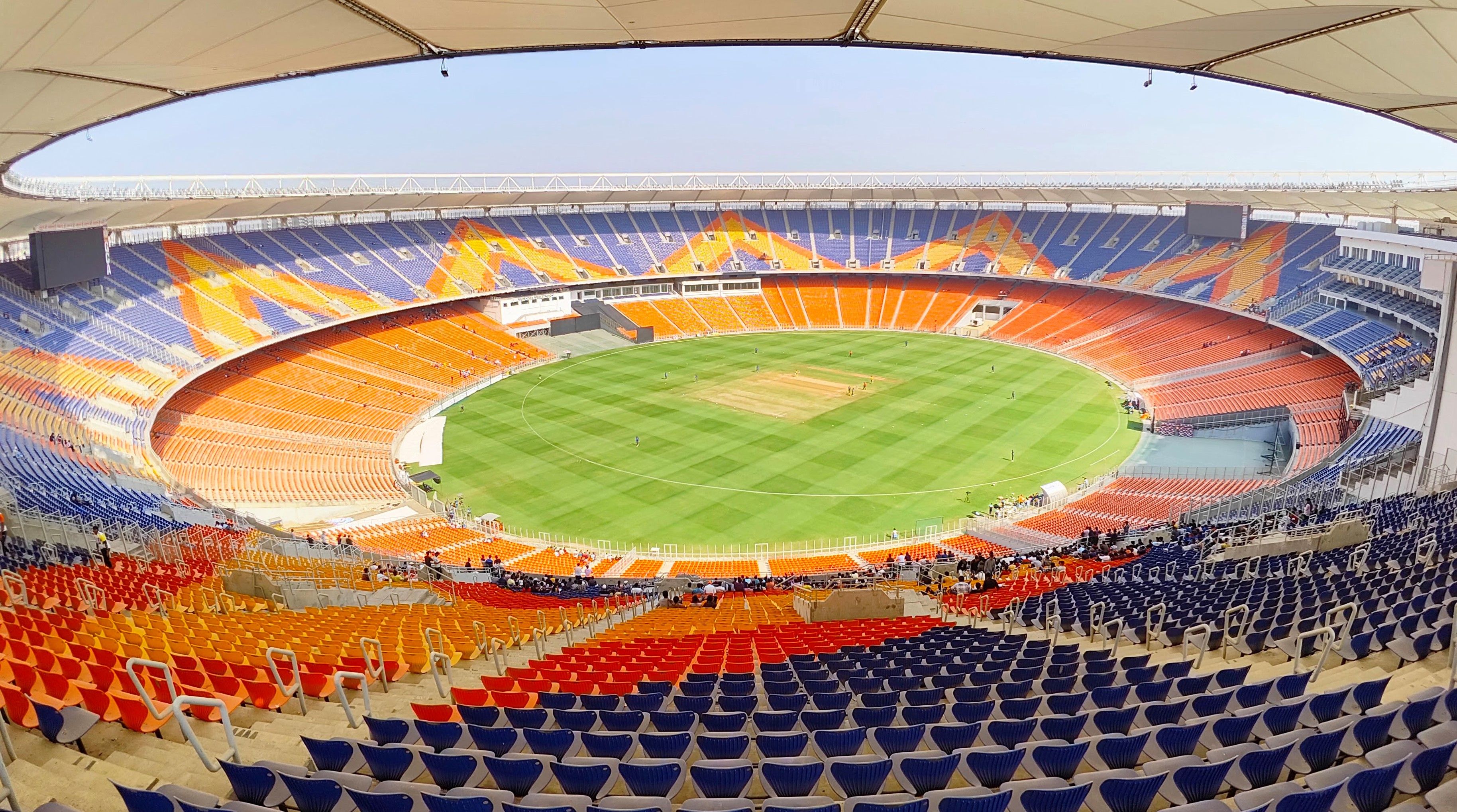 Narendra_Modi_Stadium_view_from_the_gallery.jpg