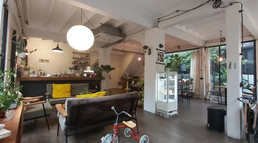 Eleven Pillar Site cafe 