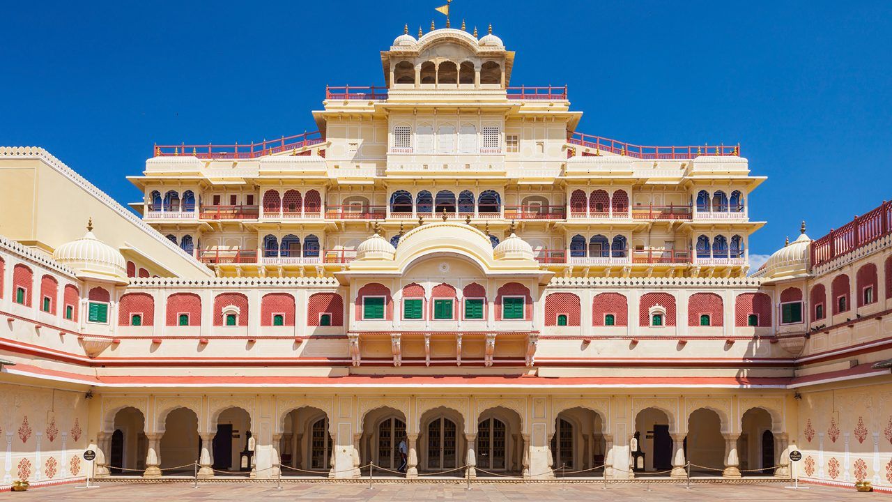  Visit the City Palace - Where Royalty Still Lives