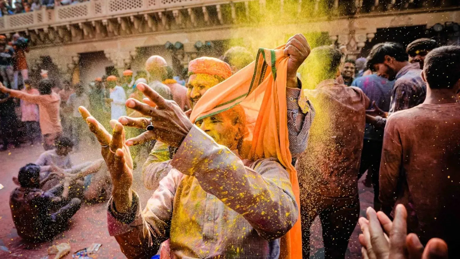 Mumbai holi