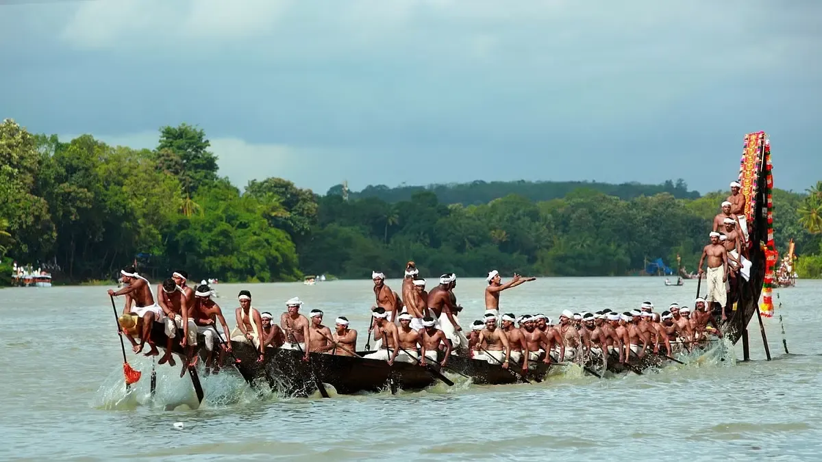 Aranmula Uthrattathi Vallamkali