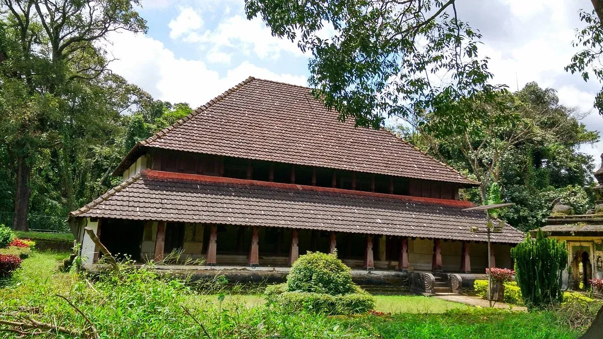 Visit Kakkabe and the Nalknad Palace